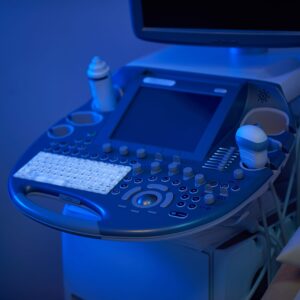 escaner-ultrasonido-moderno-clinica-scaled