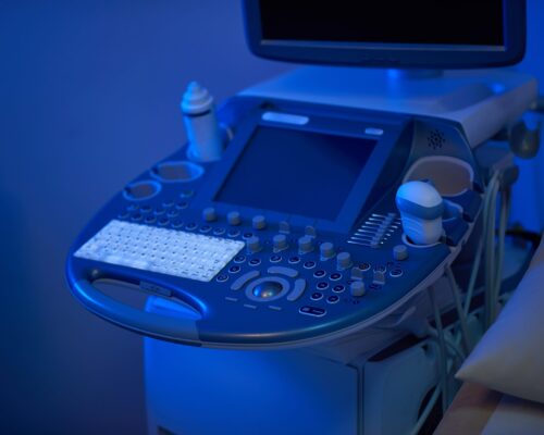 escaner-ultrasonido-moderno-clinica-scaled